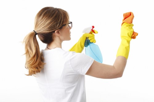 Office deep cleaning in E1 for a cleaner workspace