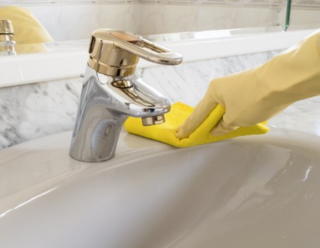 Deep cleaning services for E1 office interiors